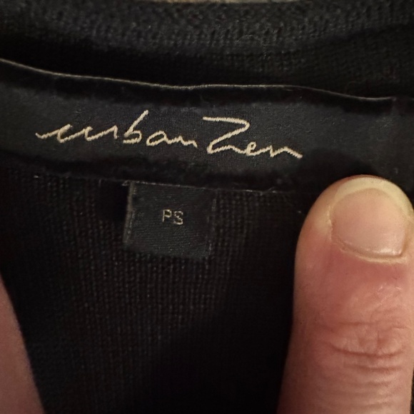 Urban Zen V-Neck Long-Sleeve Silk-Cotton Knit Pullover Sweater - Picture 4 of 5